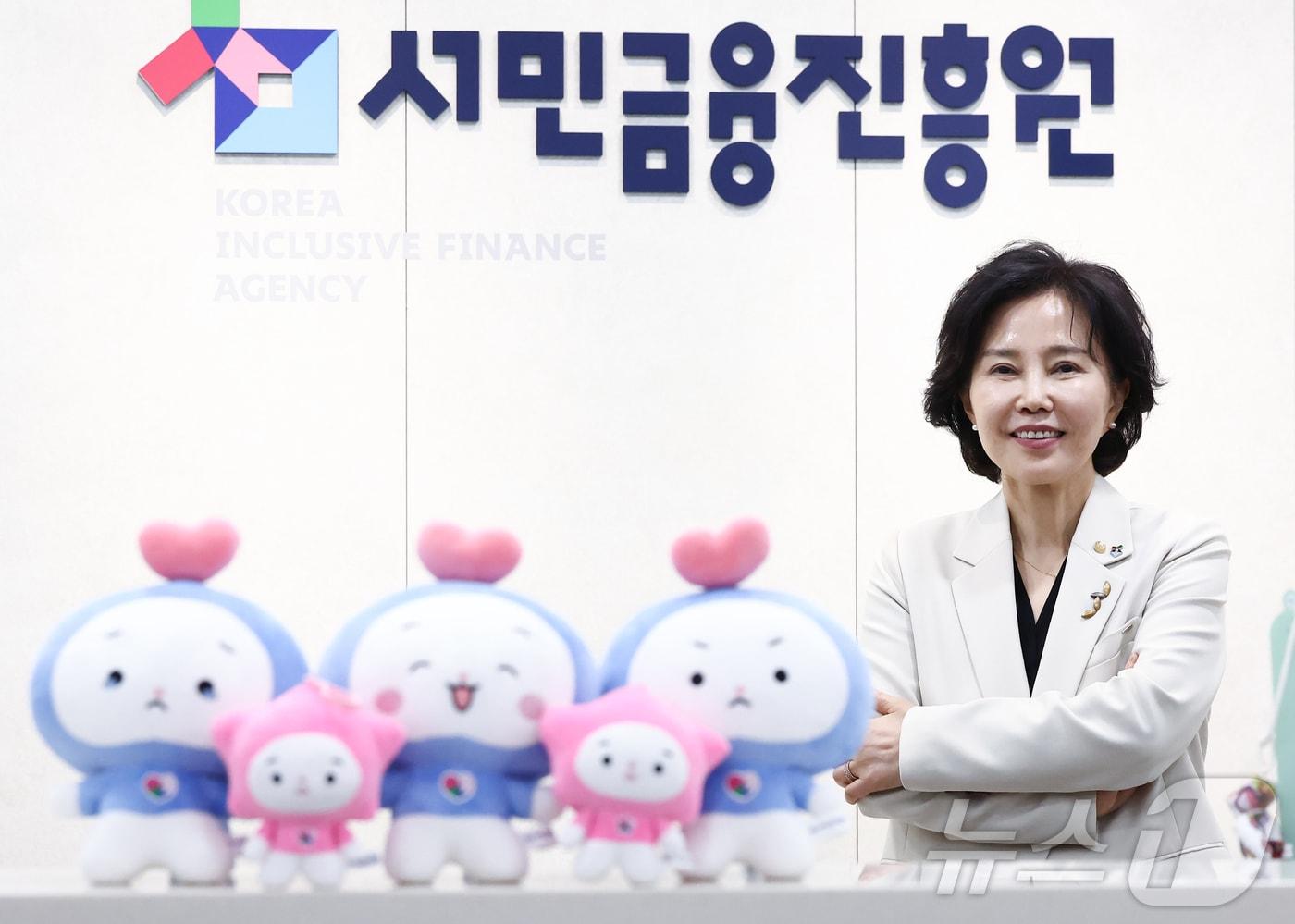 본문 이미지 - 김은경 서민금융진흥원장이 8일 서울 중구 서민금융진흥원에서 뉴스1과 인터뷰에 앞서 포즈를 취하고 있다. 2026.5.8 ⓒ 뉴스1 김민지 기자