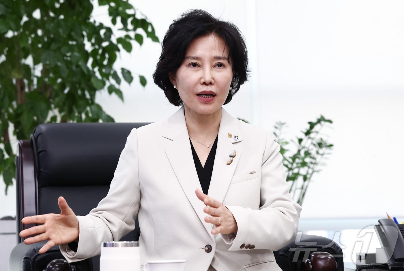 본문 이미지 - 김은경 서민금융진흥원장이 8일 서울 중구 서민금융진흥원에서 뉴스1과 인터뷰를 하고 있다. 2026.5.8 ⓒ 뉴스1 김민지 기자