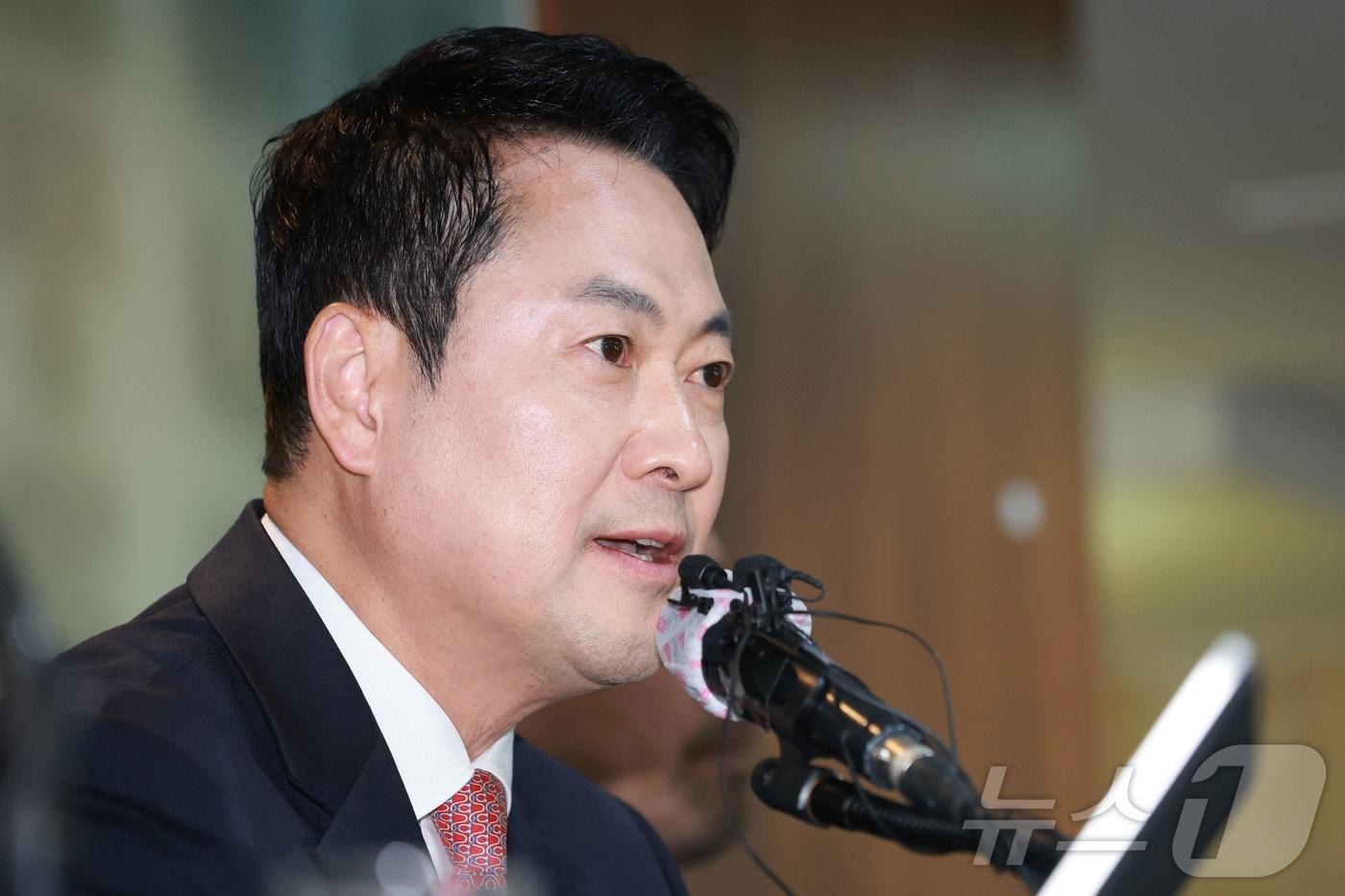 본문 이미지 - 장동혁 국민의힘 대표가 8일 오후 서울 중구 프레스센터에서 열린 서울외신기자클럽 초청 간담회에서 모두발언을 하고 있다. 2026.5.8 ⓒ 뉴스1 국회사진기자단