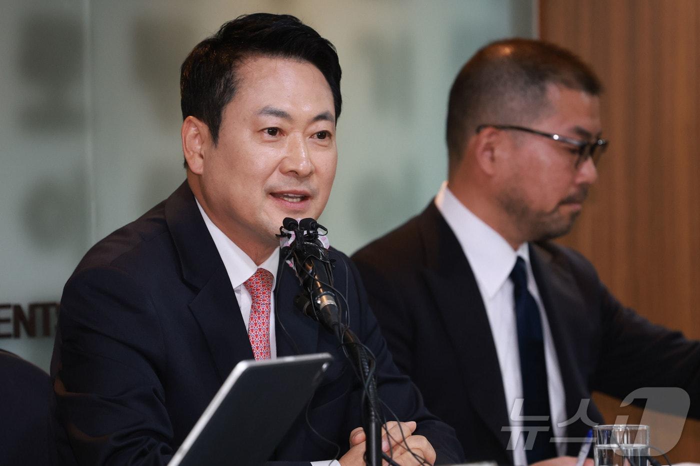 본문 이미지 - 장동혁 국민의힘 대표가 8일 오후 서울 중구 프레스센터에서 열린 서울외신기자클럽 초청 간담회에서 모두발언을 하고 있다. 2026.5.8 ⓒ 뉴스1 국회사진기자단