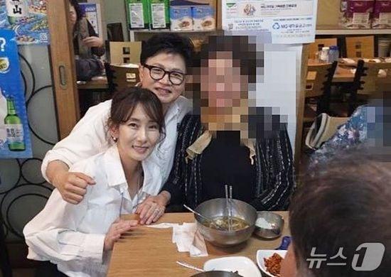 본문 이미지 - 한동훈 부산 북구갑 무소속 후보 아내 진은정 변호사. 한 후보 페이스북 캡처.