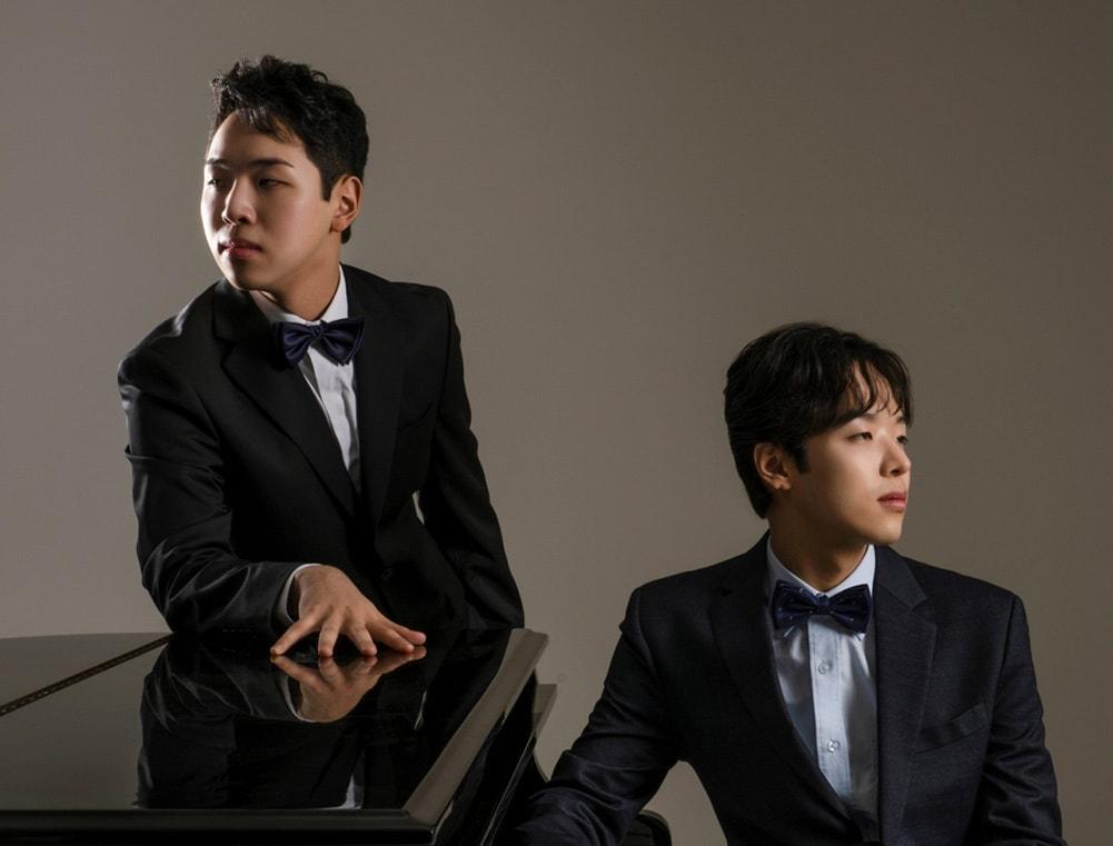 본문 이미지 - 피아니스트 이혁(오른쪽)과 이효 형제.(KBS교향악단 제공)