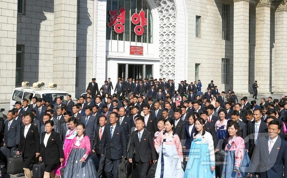 본문 이미지 - (평양 노동신문=뉴스1) = 북한 노동당 기관지 노동신문은 9일 조선직업총동맹 제9차 대회 참가자들이 전날 평양에 도착했다고 보도했다. [국내에서만 사용가능. 재배포 금지. DB 금지. For Use Only in the Republic of Korea. Redistribution Prohibited] rodongphoto@news1.kr