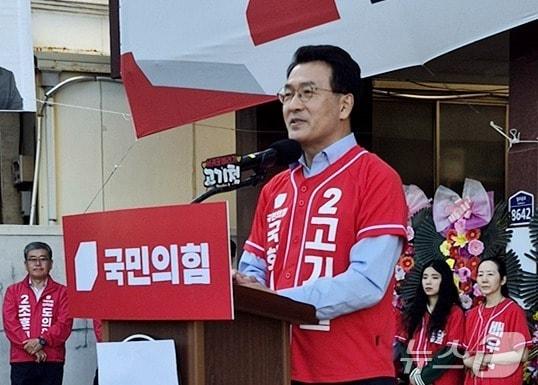 본문 이미지 - 서귀포시 국회의원 보궐선거에 나선 국민의힘 고기철 예비후보가 9일 오후 서귀포시 일주동로에서 선거사무소 개소식에서 공식 출마선언을 하고 있다.(고기철 선거캠프 제공. 재판매 및 DB 금지) ⓒ 뉴스1 홍수영 기자