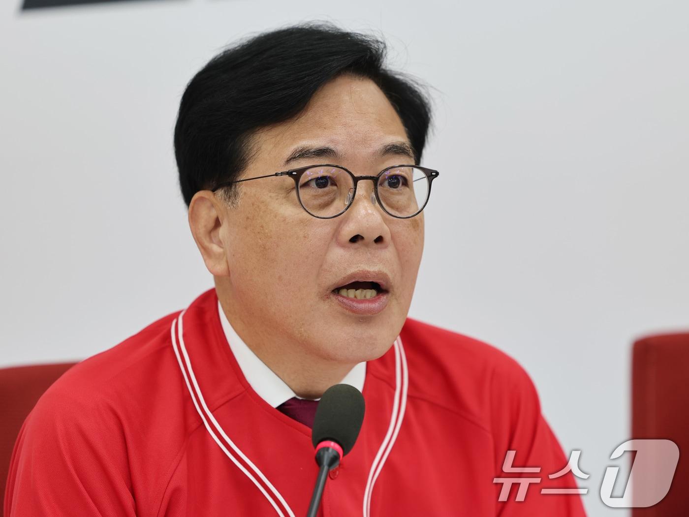 본문 이미지 - 송언석 국민의힘 원내대표가 1일 오전 서울 여의도 국회에서 열린 ' 6.3 지방선거 대국민 호소 기자간담회'에서 모두발언을 하고 있다. 2026.6.1 ⓒ 뉴스1 황기선 기자