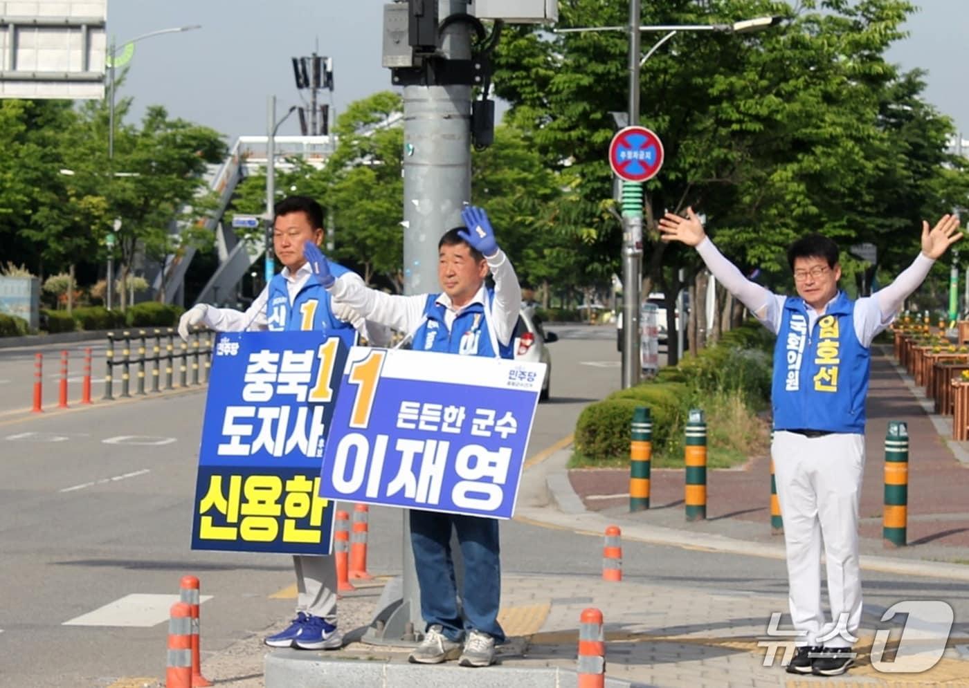 본문 이미지 - 이재영 더불어민주당 증평군수 후보 거리 인사.(자료사진)/뉴스1