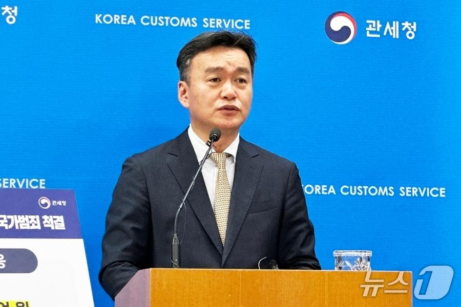 본문 이미지 - 이종욱 관세청장이 1일 정부대전청사 기자실에서 브리핑을 통해 정부 출범 1년 핵심성과를 발표하고 있다. /뉴스1