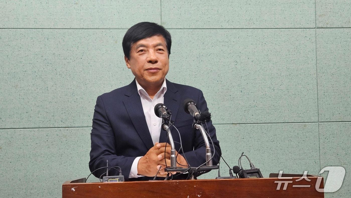 본문 이미지 - 1일 전북도의회 브리핑룸에서 기자회견을 연 이성윤 더불어민주당 의원. 2026.6.1/뉴스1