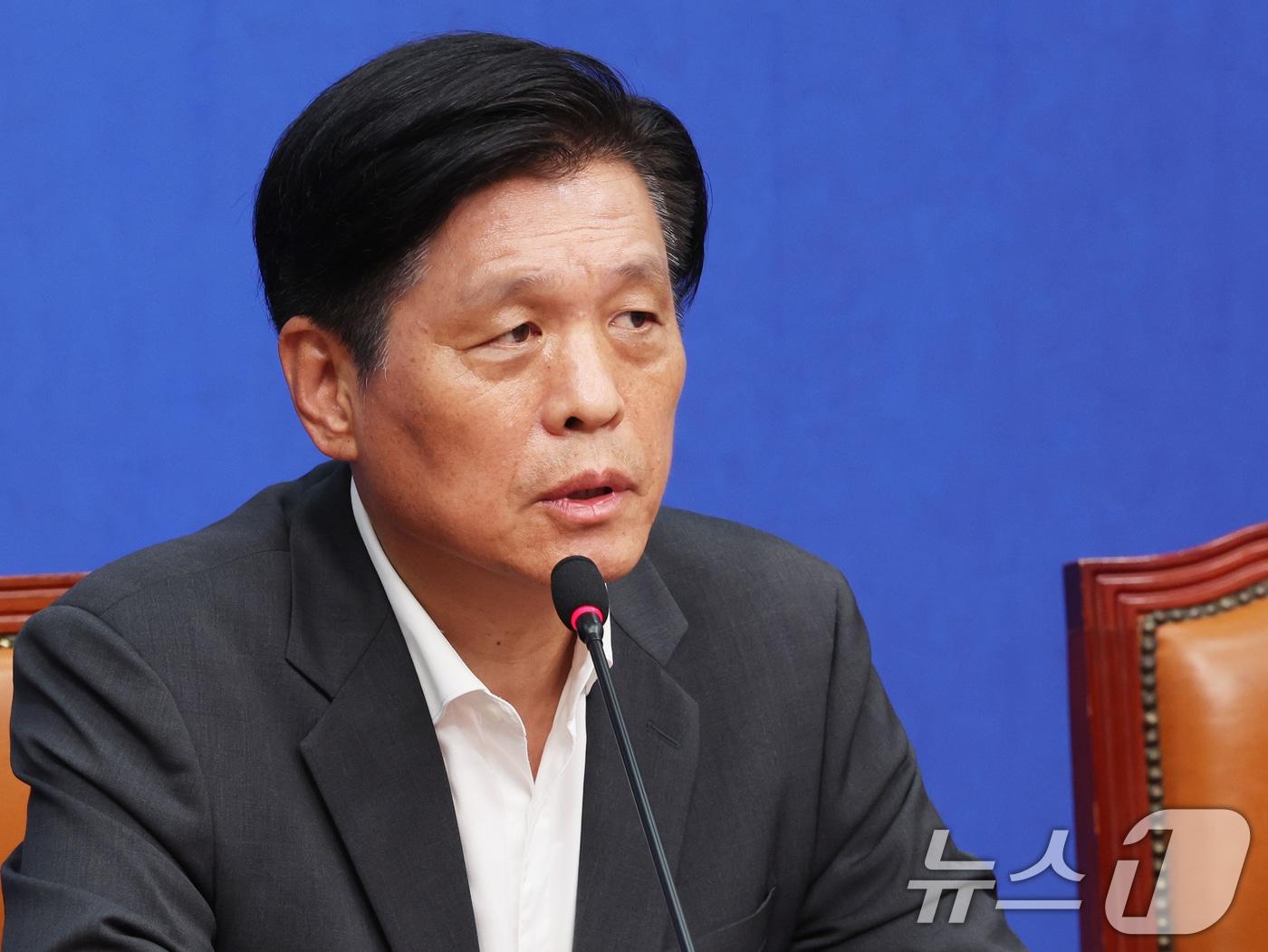 본문 이미지 - 조승래 더불어민주당 총괄선대본부장이 1일 오후 서울 여의도 국회에서 열린 지방선거 관련 기자간담회에서 취재진 질문에 답하고 있다. 2026.6.1 ⓒ 뉴스1 황기선 기자