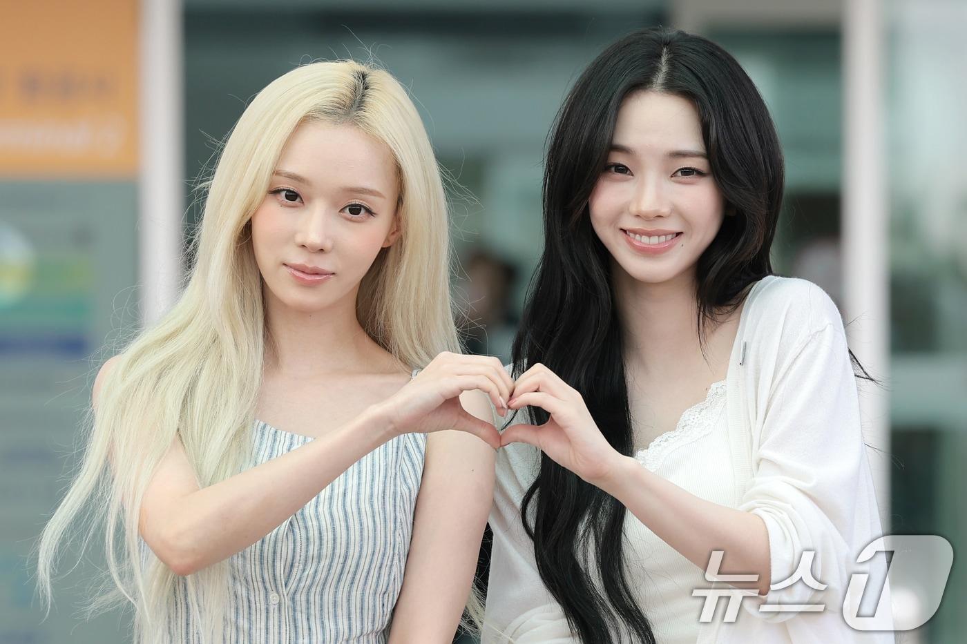 본문 이미지 - 에스파 윈터와 카리나(오른쪽) ⓒ 뉴스1 권현진 기자