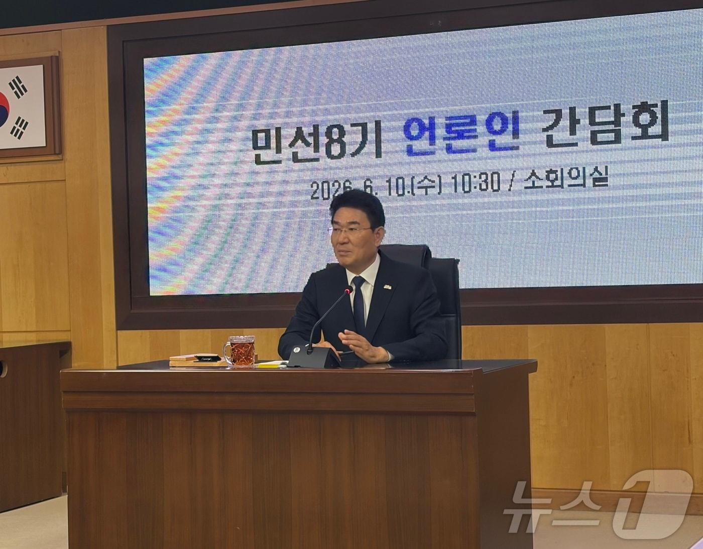 본문 이미지 - 노관규 전남 순천시장이 10일 민선 8기 언론인 간담회를 열고 그동안의 소회를 밝히고 있다. ⓒ 뉴스1 김성준 기자