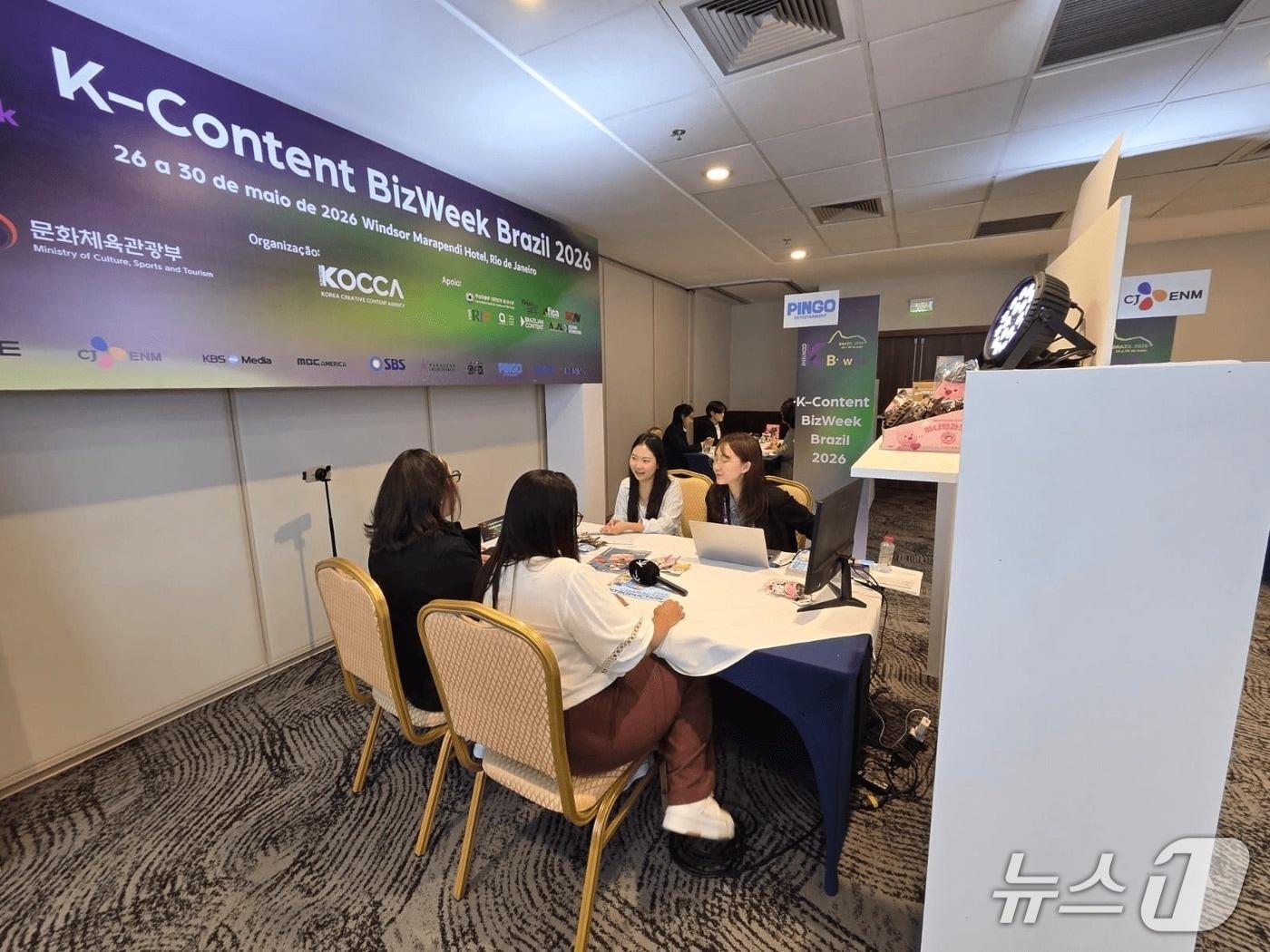 본문 이미지 - 한국콘텐츠진흥원 브라질비즈니스센터가 '2026 브라질 K-콘텐츠 비즈위크'를 열어 국내 콘텐츠기업 10개사와 브라질·중남미 바이어 75개사를 연결했다. 5월 26일부터 30일까지 브라질 리우데자네이루에서 진행한 이번 행사에서는 수출상담 195건과 수출상담액·계약체결액 713만 달러가 나왔다.
