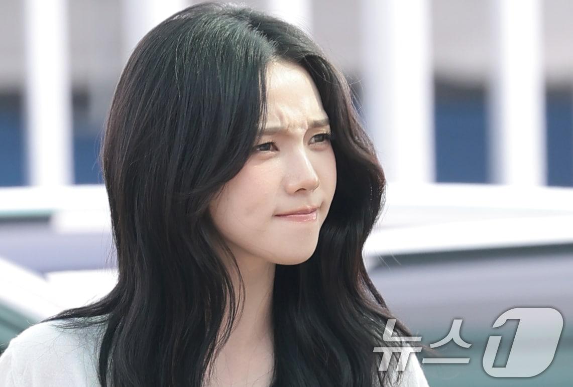 본문 이미지 - 에스파 카리나의 찡그린 표정이 화제다 ⓒ 뉴스1 권현진 기자