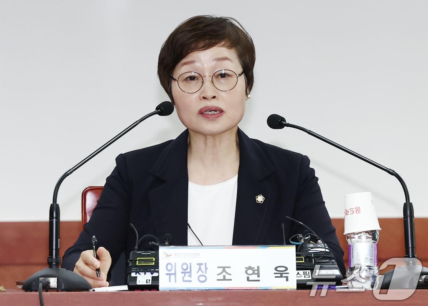 본문 이미지 - 조현욱 중앙선거관리위원회 투표용지 부족사태 진상규명위원장이 10일 오후 과천 중앙선거관리위원회에서 열린 투표용지 부족사태 진상규명위원회 제1차 회의에서 인사말을 하고 있다. 2026.6.10 ⓒ 뉴스1 김민지 기자