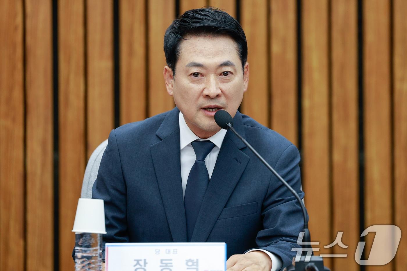 본문 이미지 - 장동혁 국민의힘 대표가 10일 오후 서울 여의도 국회에서 열린 '6·3 지방선거 투표용지 부족 사태 관련 국민 참정권 회복을 위한 시국선언 대학생 간담회'에 참석해 인사말을 하고 있다. 2026.6.10 ⓒ 뉴스1 안은나 기자