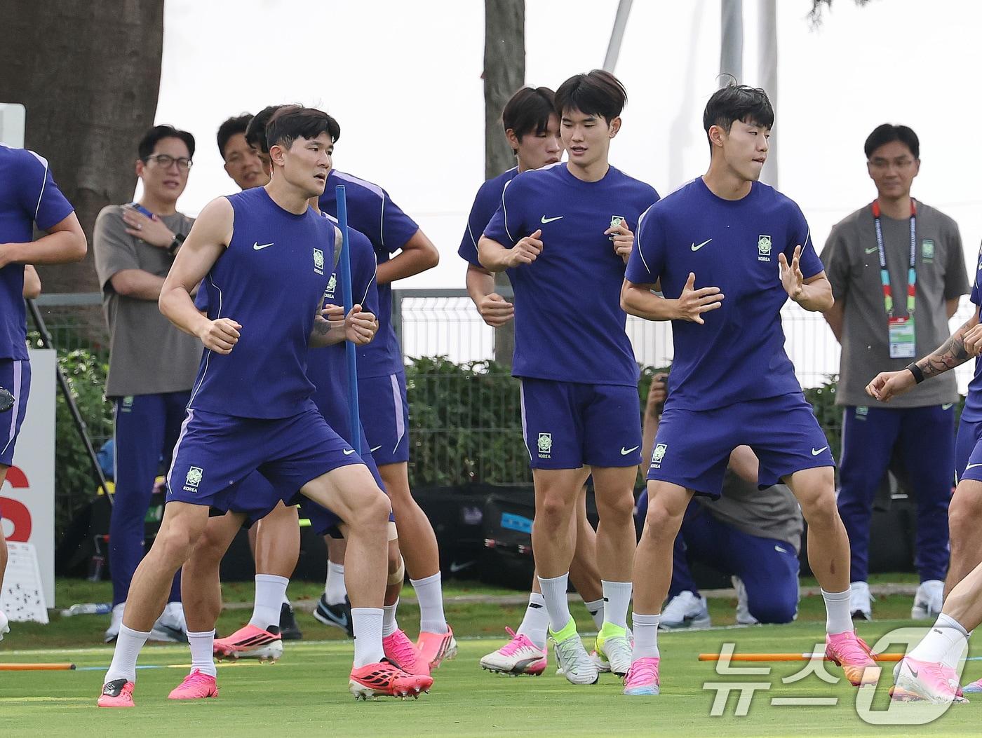 본문 이미지 - 2026 북중미 월드컵에 출전하는 대한민국 축구 국가대표팀 김민재, 이기혁 등이 10일(현지시간) 멕시코 과달라하라 인근 사포판에 위치한 치바스 바예 베르데에서 훈련을 하고 있다. 2026.6.11 ⓒ 뉴스1 임세영 기자