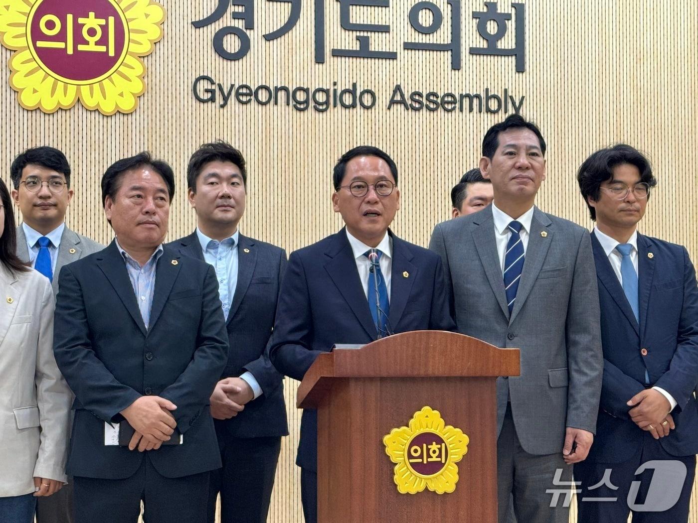 본문 이미지 - 안광률 경기도의회 더불어민주당 의원이 11일 경기도의회 브리핑룸에서 대표의원 선거 출마를 선언했다.2026.05.11/뉴스1 ⓒ News1 송용환 기자