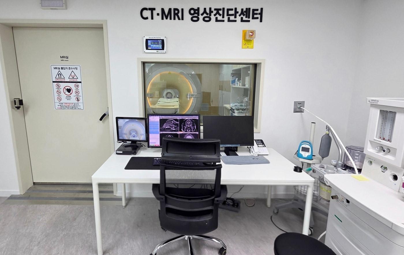 본문 이미지 - 제주 24시 숨동물의료센터가 100평 규모의 추가 확장 공사를 마치고 MRI(자기공명영상) 정밀 영상진단센터와 고난도 정형·신경 수술센터를 본격 가동한다(동물병원 제공). ⓒ 뉴스1