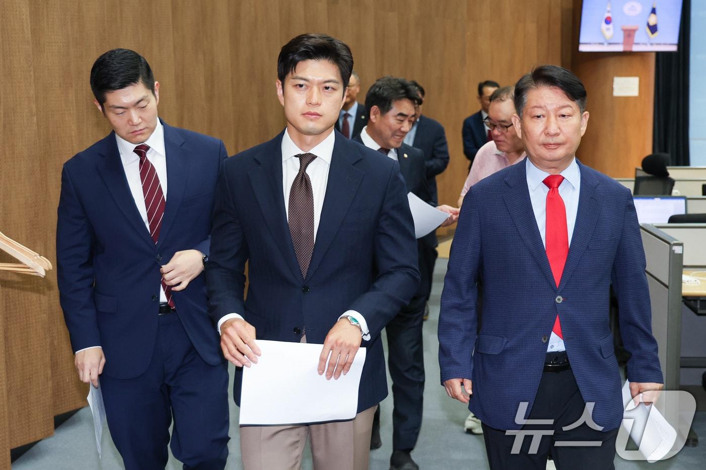 본문 이미지 - 국민의힘 개혁파 모임인 대안과미래 소속 김재섭(왼쪽부터)·김용태·권영진 의원. 2026.6.11 ⓒ 뉴스1 안은나 기자