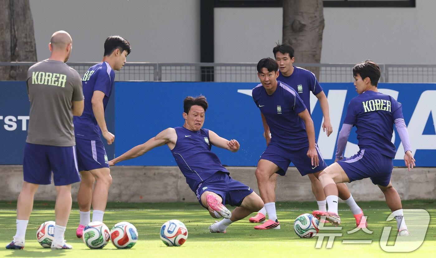 본문 이미지 - 2026 북중미 월드컵에 출전하는 대한민국 축구 국가대표팀 선수들이 10일(현지시간) 멕시코 과달라하라 인근 사포판에 위치한 치바스 바예 베르데에서 훈련을 하고 있다. 2026.6.11 ⓒ 뉴스1 임세영 기자