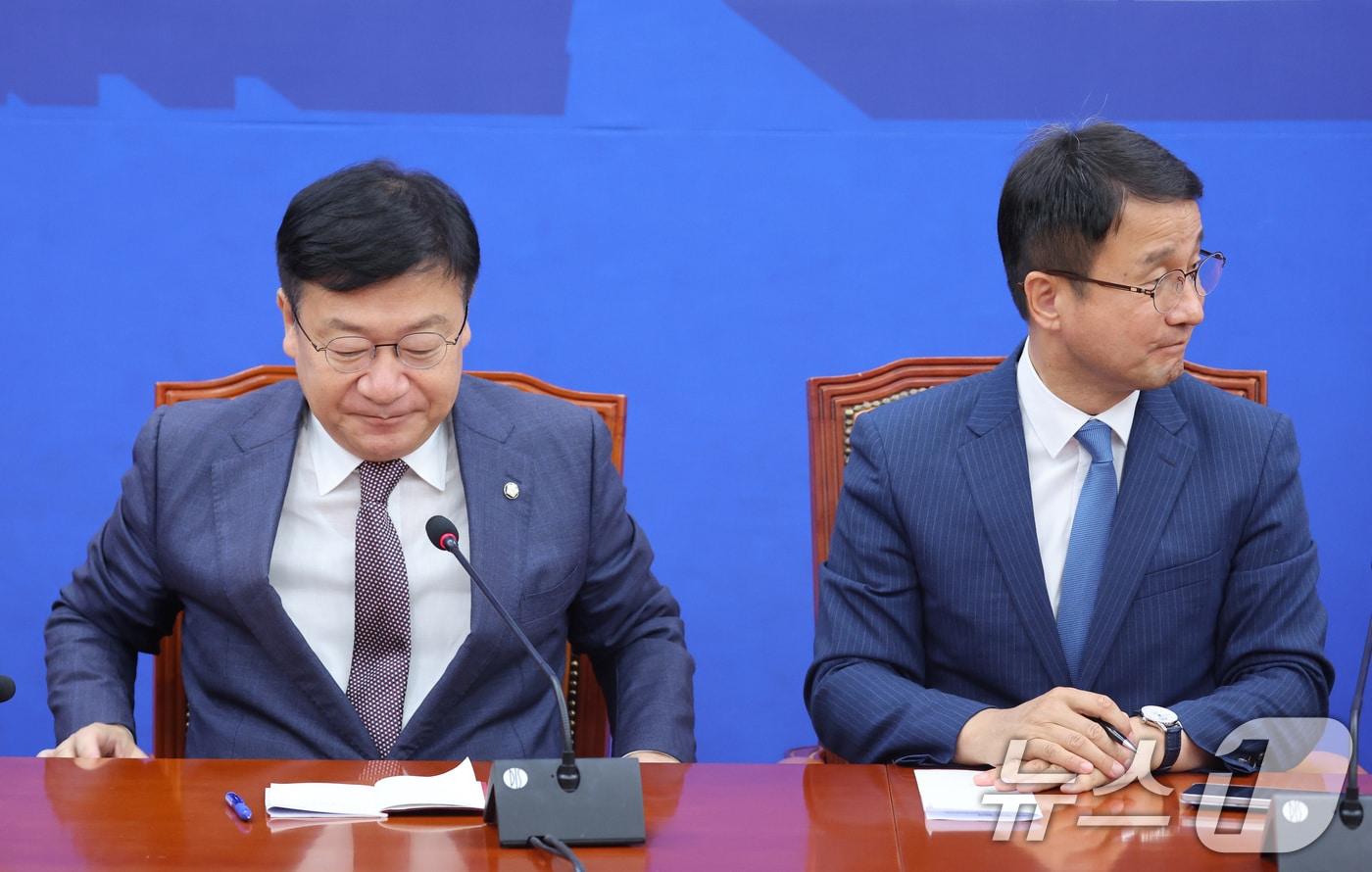 본문 이미지 - 한병도 더불어민주당 원내대표(오른쪽). 정점식 국민의힘 원내대표. 2026.6.11 ⓒ 뉴스1 신웅수 기자