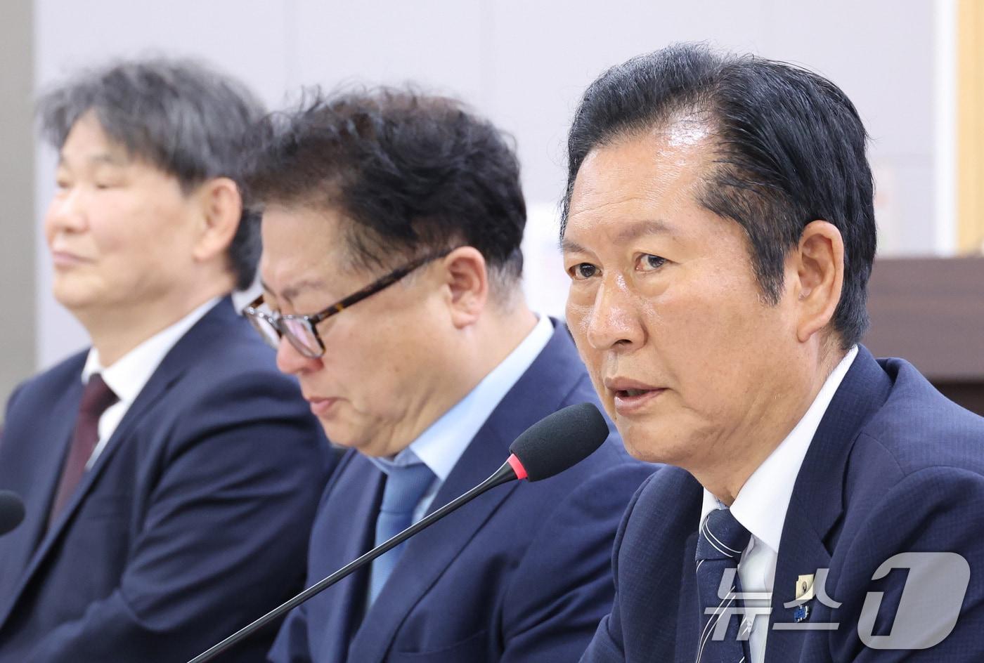 본문 이미지 - 정청래 더불어민주당 대표가 11일 서울 여의도 국회 의원회관에서 열린 이재명 정부 출범 1주년 기념 토론회에서 축사를 하고 있다. 2026.6.11 ⓒ 뉴스1 신웅수 기자