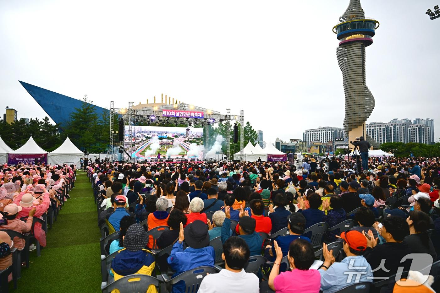 본문 이미지 - 지난해 실향민문화축제가 열린 속초 엑스포 잔디광장.(속초시 제공, 재판매 및 DB 금지) 2026.6.11/뉴스1