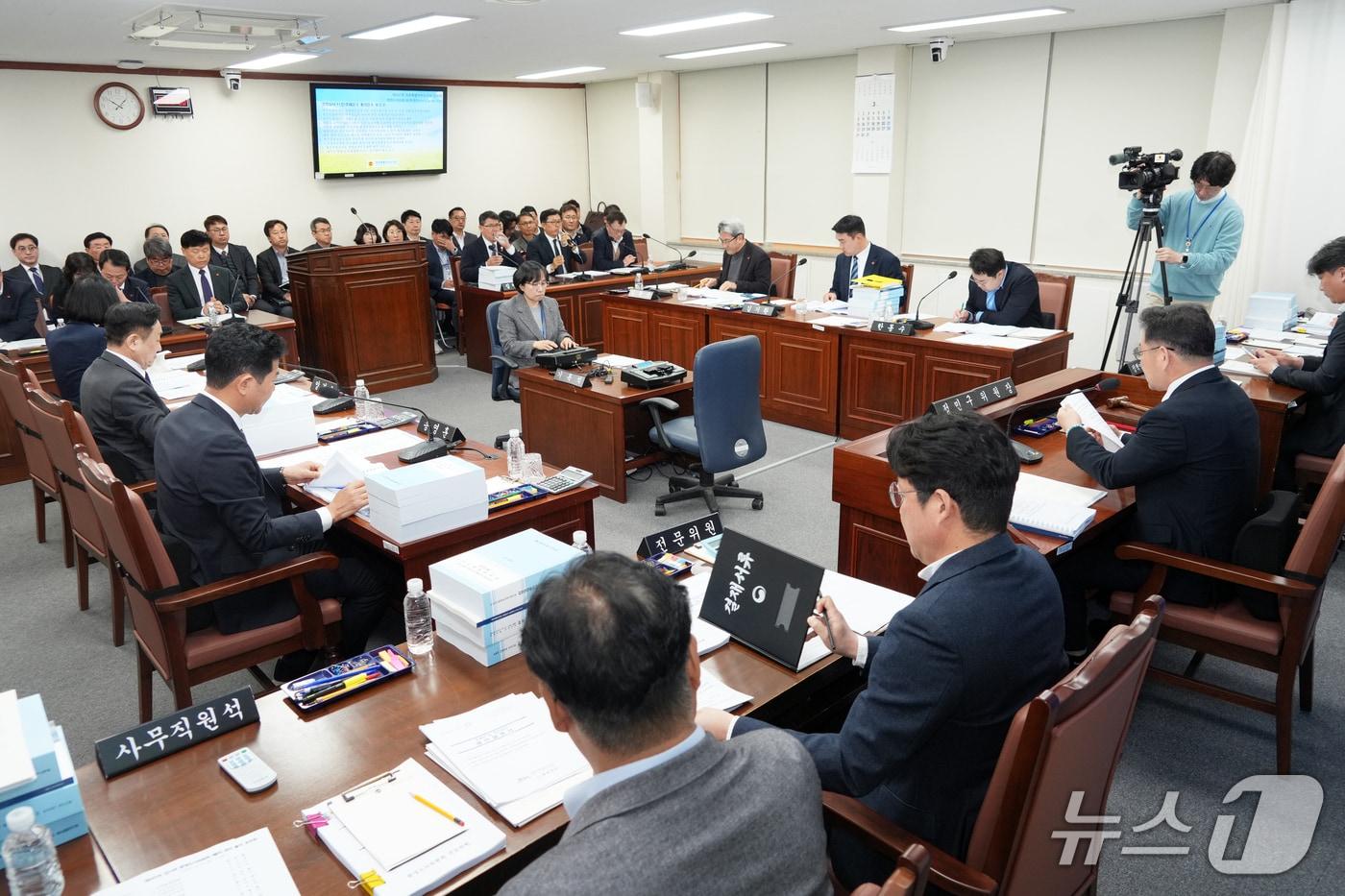 본문 이미지 - 제주특별자치도의회 환경도시위원회.(제주특별자치도의회 제공, 재판매 및 DB 금지)