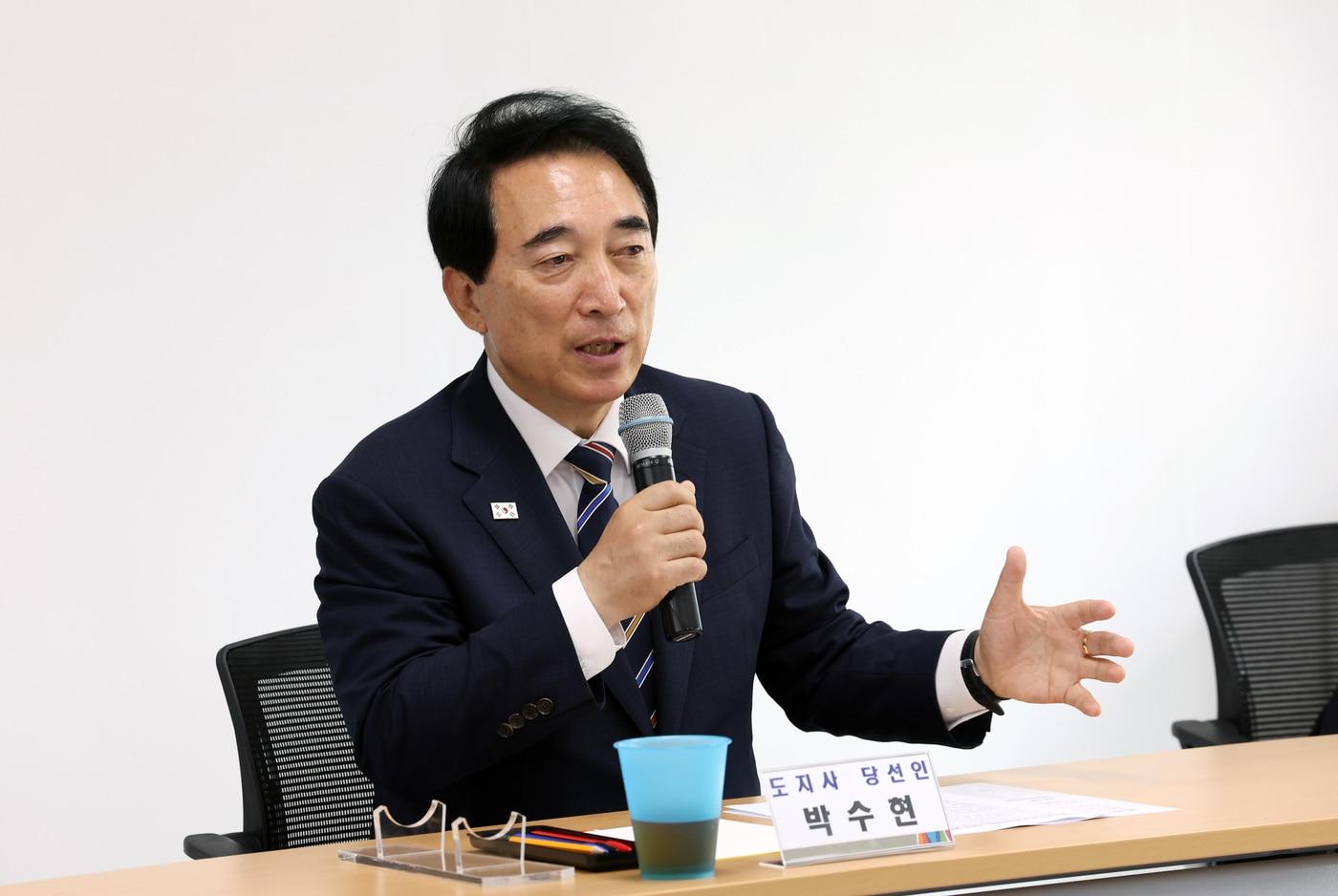 본문 이미지 - 박수현 당선인이 '통하는 충남 준비위원회' 위촉식에서 모두 발언을 하고 있다.(충남도 제공. 재판매 및 DB금지)/뉴스1