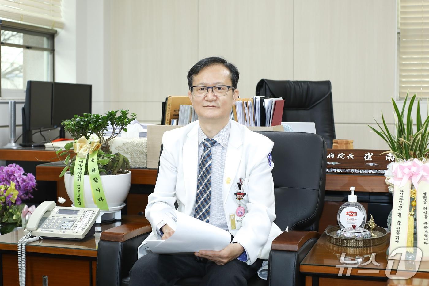 본문 이미지 - 최남규 조선대학교병원장이 뉴스1 취재진과 만나 '전남광주통합특별시'라는 메가 시티 출범 후 지역 상급종합병원인 조선대병원의 방향성에 대해 설명하고 있다. 2026.6.15/뉴스1 최성국 기자