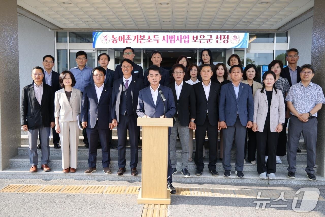 본문 이미지 - 최재형 보은군수가 11일 농어촌 기본소득  시범사업 추가 지정에 따른 환영의 뜻을 밝히고 있다.(보은군 제공. 재판매 및 DB금지)/뉴스1