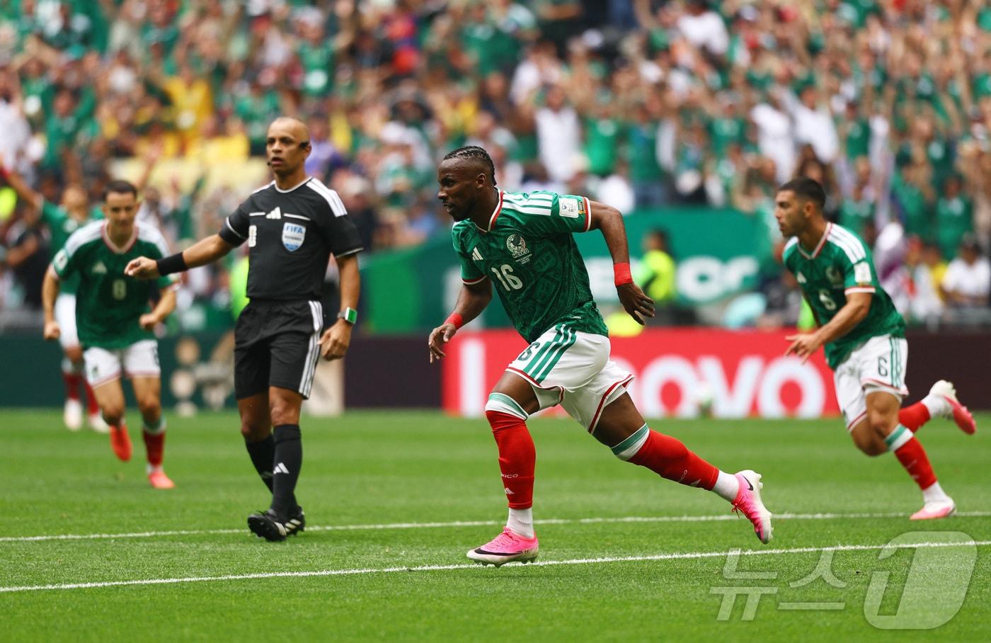 본문 이미지 - 2026 FIFA 북중미 월드컵 첫 골의 주인공이 된 훌리안 키뇨네스. ⓒ 로이터=뉴스1
