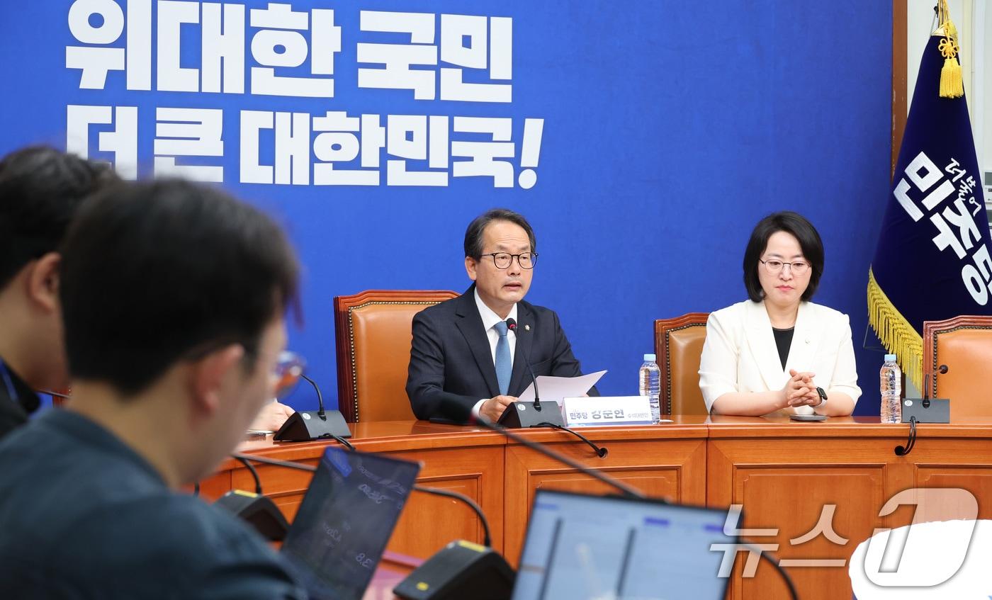 본문 이미지 - 강준현 더불어민주당 수석대변인이 12일 서울 여의도 국회에서 현안 관련 기자간담회를 하고 있다. 2026.6.12 ⓒ 뉴스1 신웅수 기자