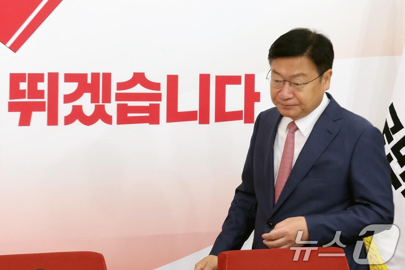 본문 이미지 - 정점식 국민의힘 원내대표가 12일 오전 서울 여의도 국회에서 열린 기자간담회에 참석하고 있다. 2026.6.12 ⓒ 뉴스1 황기선 기자