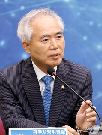 본문 이미지 - 양부남 더불어민주당 광주시당위원장이 12일 오전 광주시 김대중컨벤션센터에서 열린 민주당 전남광주현장 최고위원회의에서 인사말을 하고 있다 2026.6.12 ⓒ 뉴스1 김태성 기자