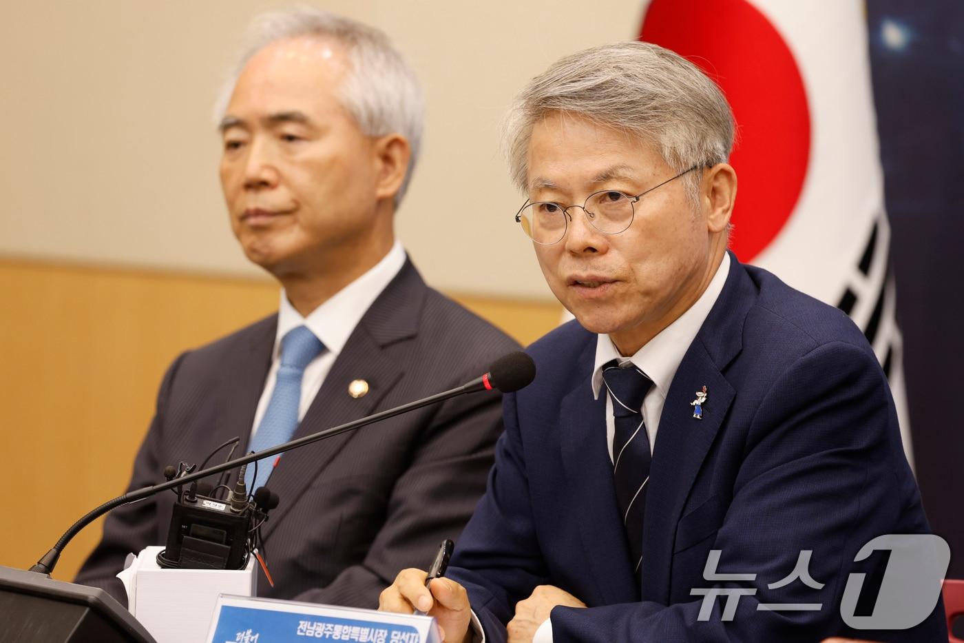 본문 이미지 - 민형배 전남광주통합특별시장 당선자가 12일 오전 광주시 김대중컨벤션센터에서 열린 더불어민주당 전남광주현장 최고위원회의에서 인사말을 하고 있다. 2026.6.12 ⓒ 뉴스1 김태성 기자