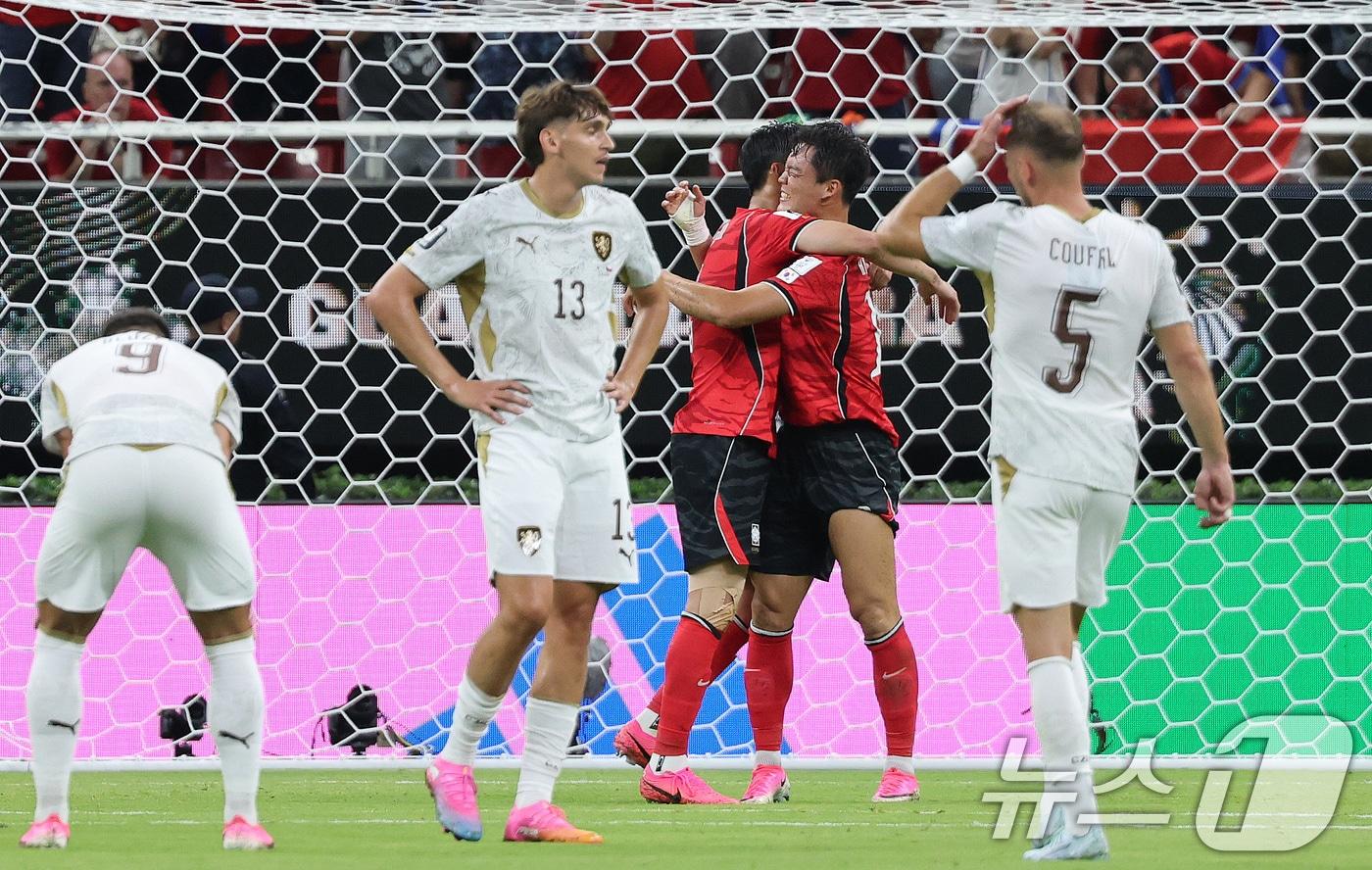 본문 이미지 - 체코를 상대로 승리를 챙긴 한국 축구대표팀.  ⓒ 뉴스1 박지혜 기자