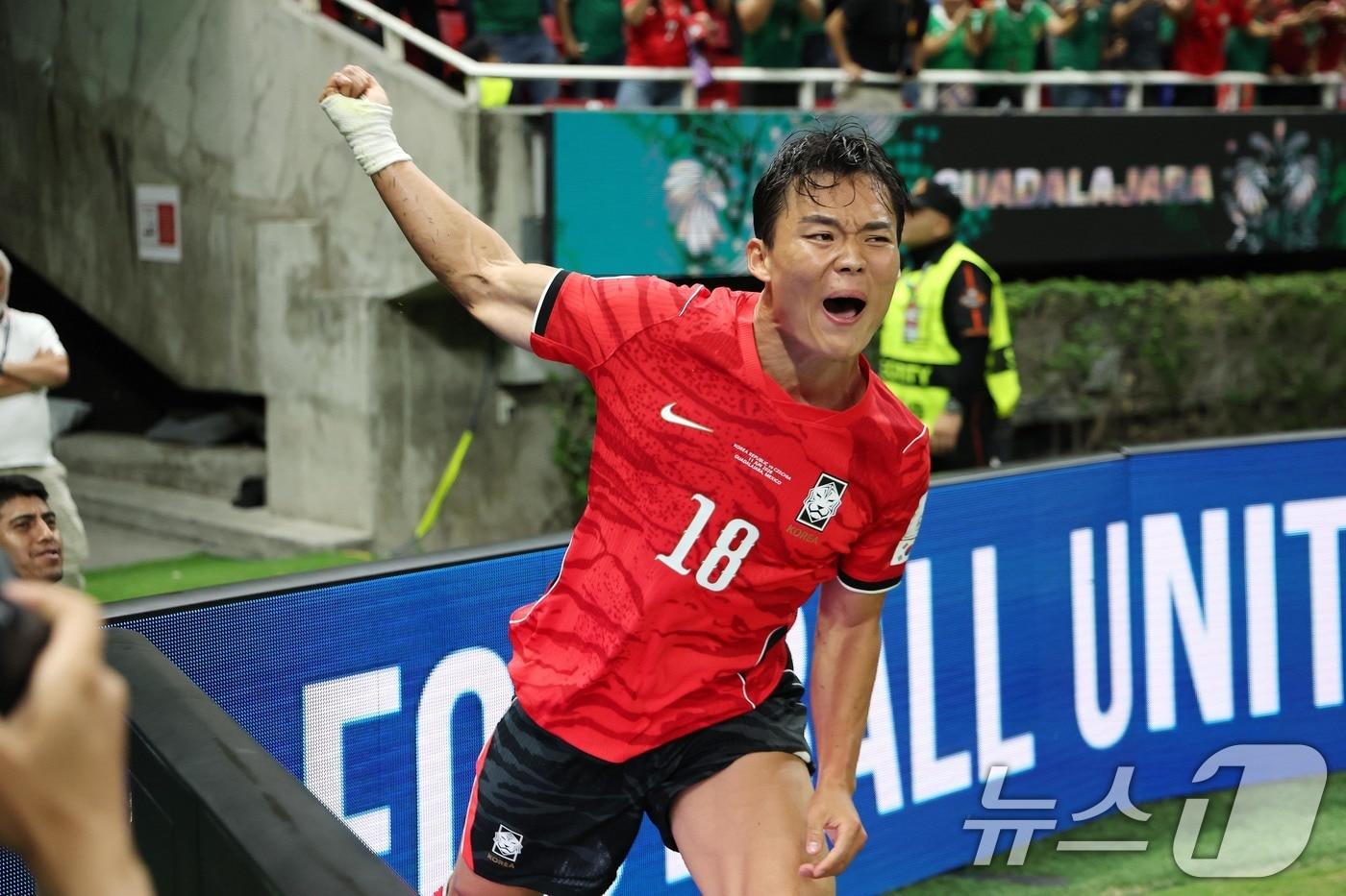 본문 이미지 - 대한민국 축구국가대표팀 오현규가 11일(현지시간) 멕시코 할리스코주 사포판 과달라하라 스타디움에서 열린 2026 북중미 월드컵 A조 조별리그 1차전 대한민국과 체코의 경기에서 역전골을 넣고 환호하고 있다. 이날 경기는 대한민국이 체코를 상대로 2-1로 승리했다. 2026.6.12 ⓒ 뉴스1 임세영 기자
