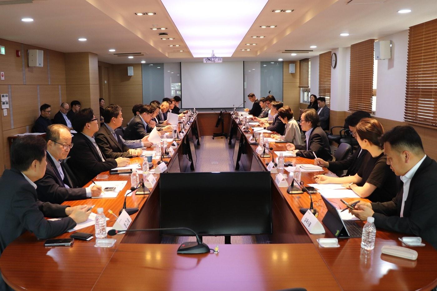 본문 이미지 - 10일 열린 '중동전쟁 장기화 대응 식품업계 간담회' 현장.(한국식품산업협회 제공)