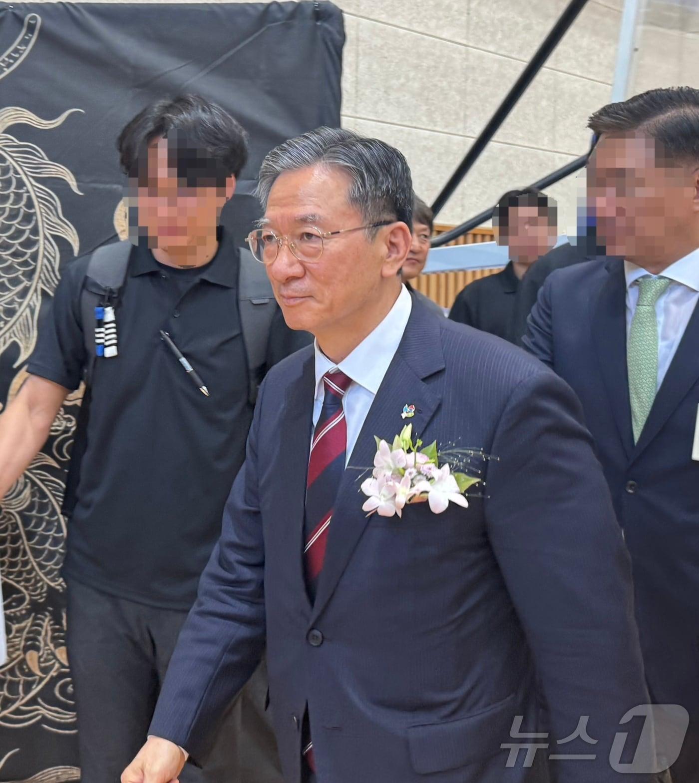 본문 이미지 - 정성호 법무부 장관이 12일 충북 법무연수원 진천본원 체육관에서 열린 제55회 전국 교도관 무도대회에 참석하고 있다. 2026.6.12 ⓒ 뉴스1 송송이 기자