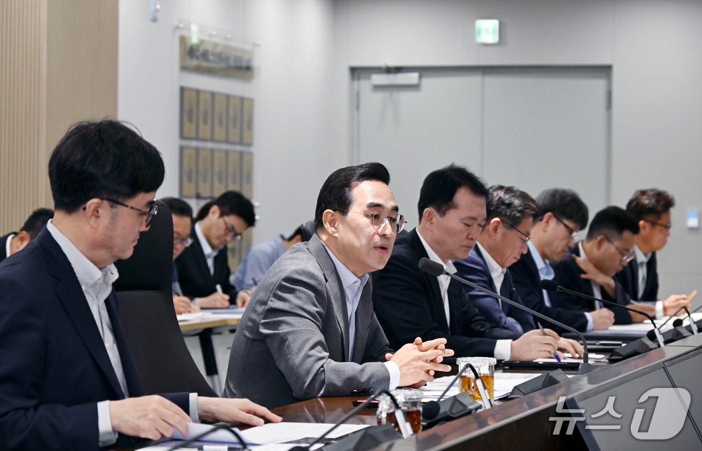 본문 이미지 - 12일 정부세종청사에서 열린 기획예산처 제6차 확대간부회의에서 박홍근 기획처 장관이  발언하고 있다(기획예산처 제공). 2026.6.12/뉴스1