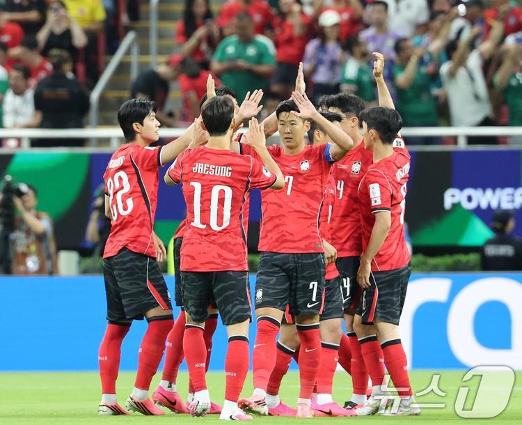 체코전 승리 후 기뻐하는 대한민국 축구대표팀