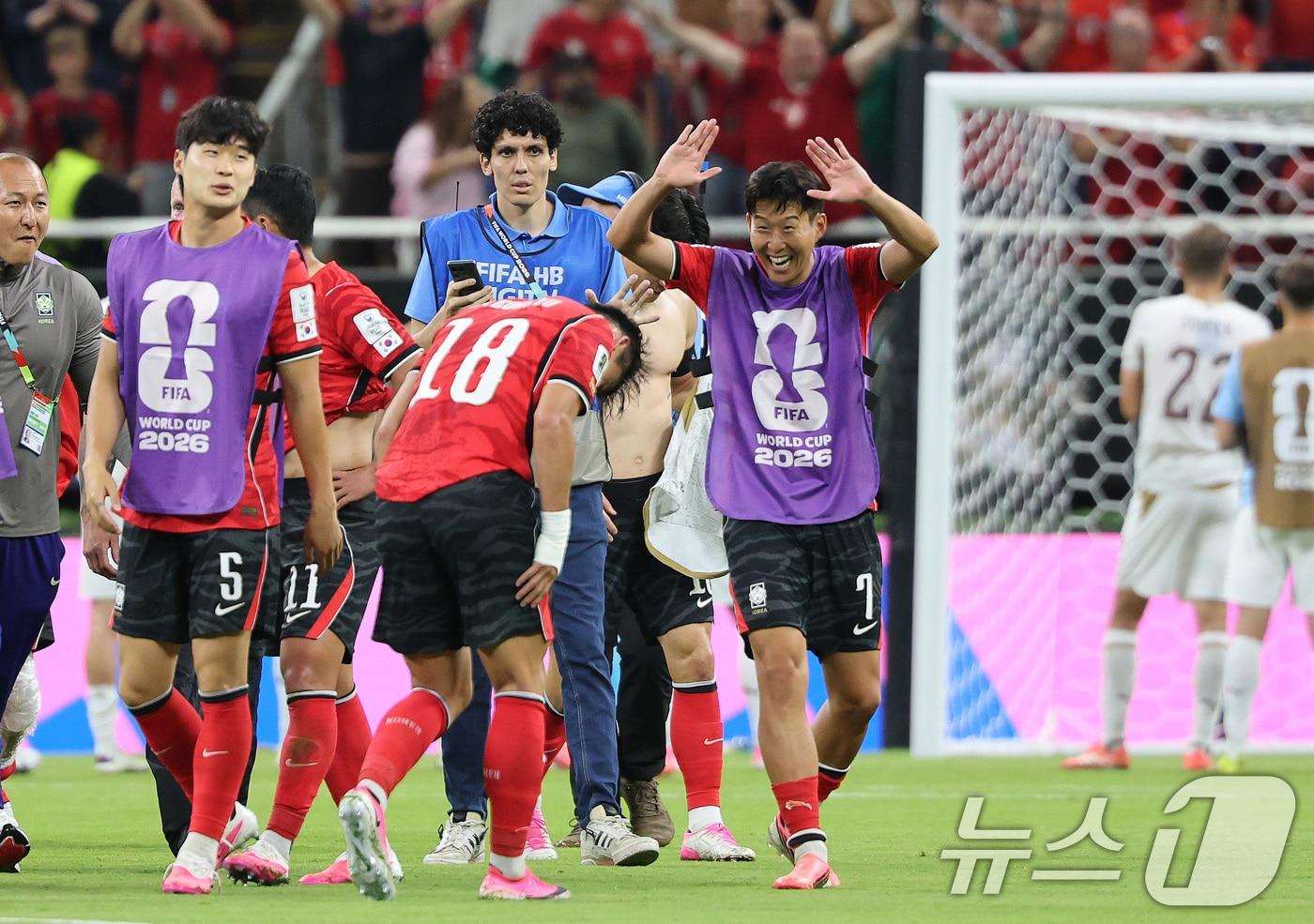 본문 이미지 - 축구대표팀 손흥민과 오현규.ⓒ 뉴스1 박지혜 기자