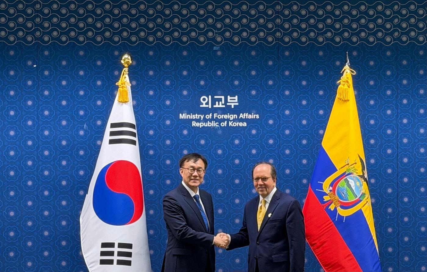 본문 이미지 - 최준호 외교부 중남미국장은 12일 호세 로셈베르그 아프리카·아시아·오세아니아 차관보와 제4차 한-에콰도르 고위정책협의회를 개최했다. (외교부 제공)