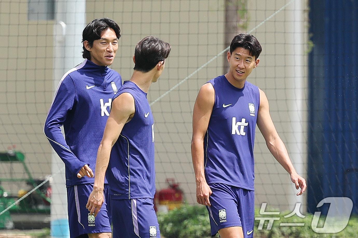 본문 이미지 - 한국 축구 국가대표팀 주장 손흥민을 비롯한 선수들이 12일(현지시간)멕시코 과달라하라 인근 사포판의 치바스 바예 베르데에서 회복 훈련을 하고 있다. 2026.6.13 ⓒ 뉴스1 박지혜 기자