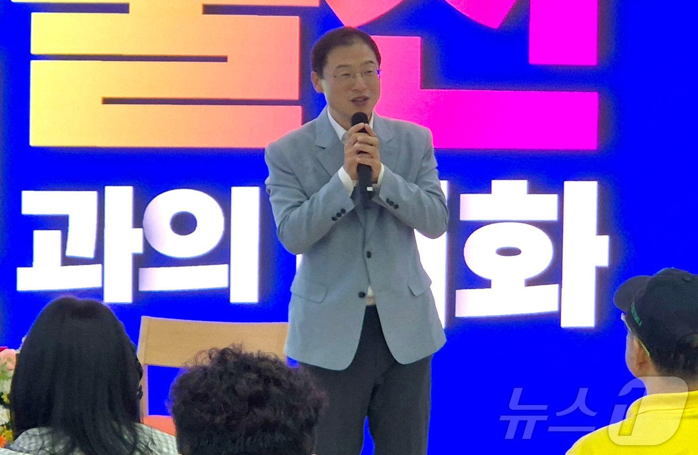 본문 이미지 - 김상욱 울산시장 당선인이 13일 오전 울산 남구 종하이노베이션센터에서 시민들과 간담회를 하고 있다. 2026.6.13 ⓒ 뉴스1 박정현 기자