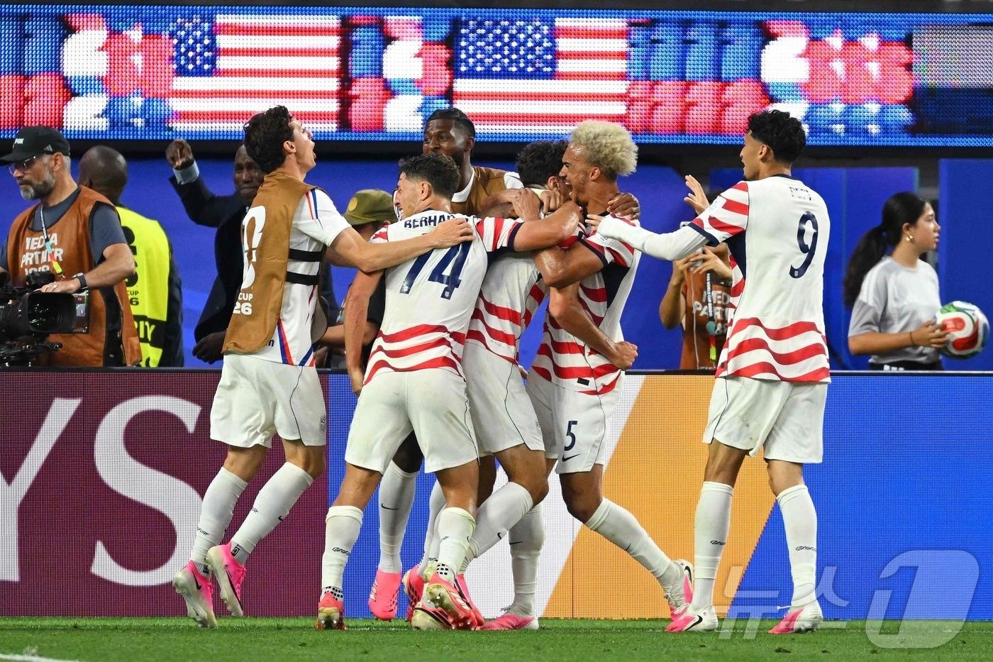 본문 이미지 - 미국이 파라과이를 4-1로 크게 꺾었다.ⓒ AFP=뉴스1