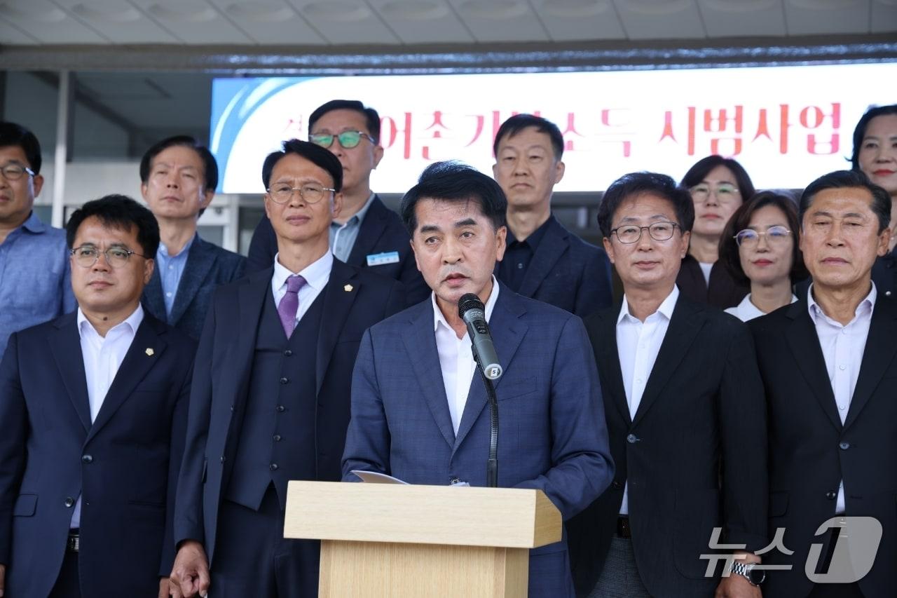 본문 이미지 - 최재형 보은군수가 지난 11일 농어촌 기본소득 시범지역에 선정된 데 따른 환영의 뜻을 밝히고 있다.(보은군 제공. 재판매 및 DB금지)/뉴스1 