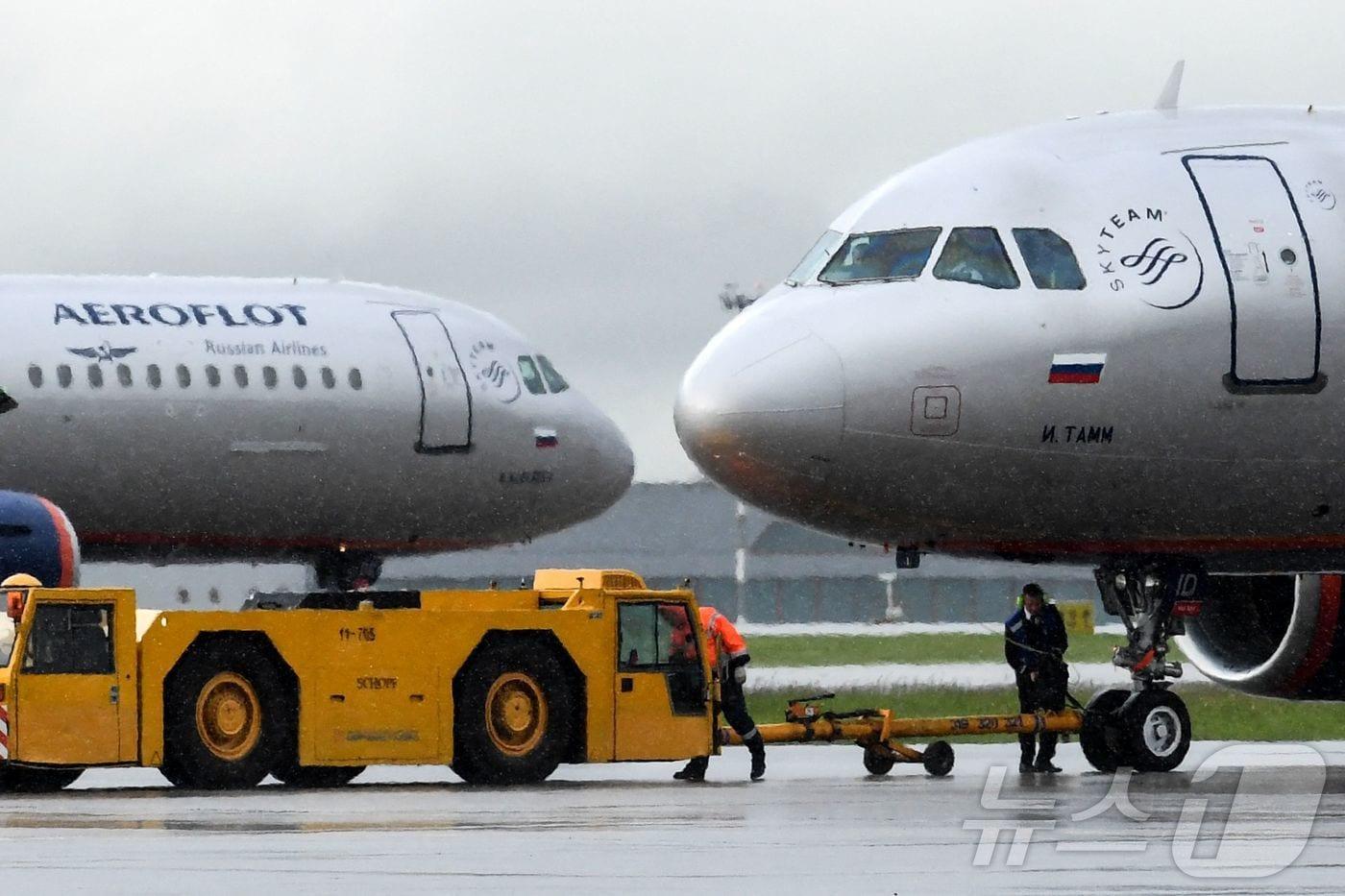 본문 이미지 - 러시아 모스크바 공항 활주로의 러시아 아에로플로트 항공기들 자료사진. ⓒ AFP=뉴스1