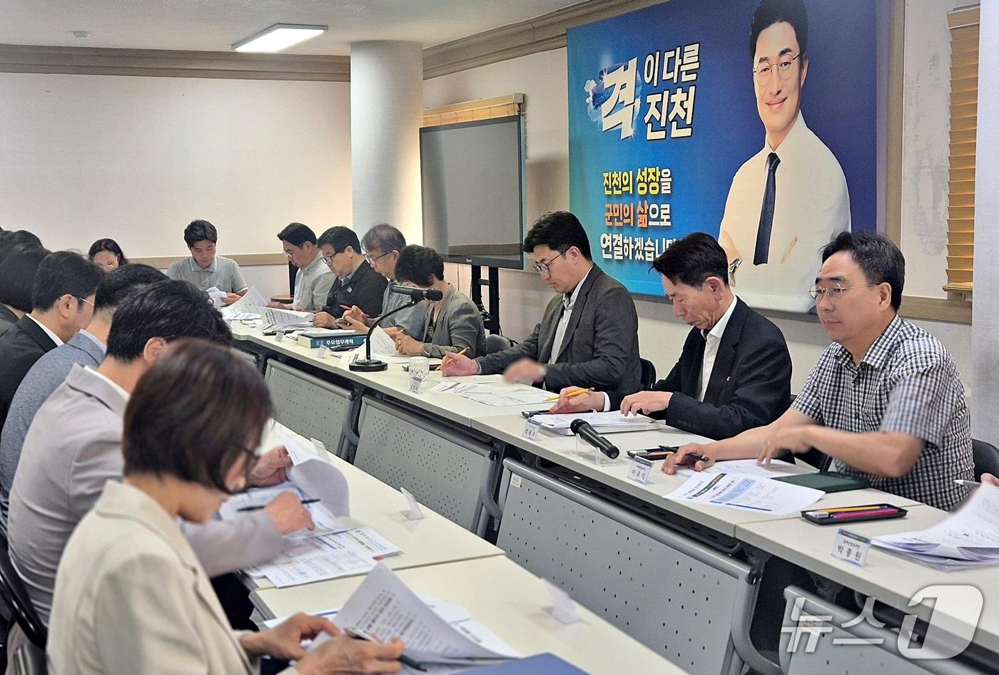 본문 이미지 - 진천군수직 인수위 주요업무보고회 모습.(진천군수직인수위 제공. 재판매 및 DB금지)/뉴스1